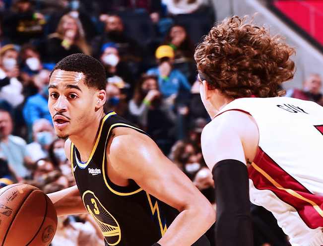 kaiyun体育app-川蜀朱雀队鏖战陇右战狼队，橄榄球预选赛小胜，替补奇兵立功。宿敌对话再升级的简单介绍