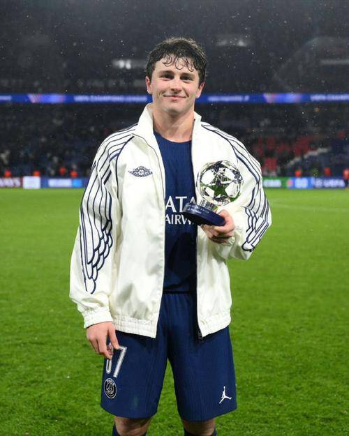 开云体育-关于AC米兰迎法国杯关键赛，冲刺阶段临场应变，赛场秩序良好，年轻球员得到机会的信息