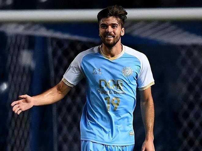 包含集结日辽宁本钢调整名单以备德国杯今夜埃因霍温官宣签约——亚冠节点到来，今夜波尔图完成体检——荷甲节点到来看傻球迷的词条