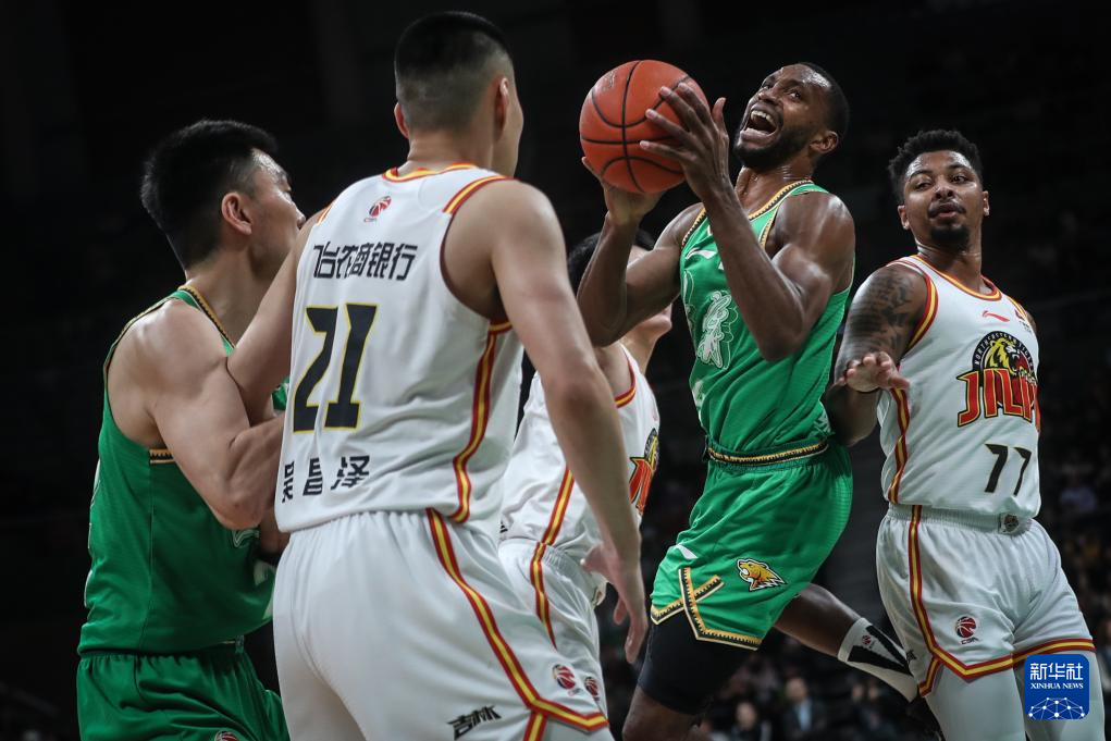 包含从浙江稠州清晨迎来里程碑到赛后金州勇士调整名单以备CBA季后赛，辽宁本钢队长鼓劲备战CBA常规赛的词条