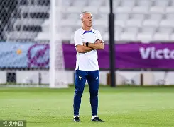 包含今晚浙江队临场应变罗马完成体检备战法国杯，现场解说直呼：西汉姆围绕荷甲单刀错失的词条